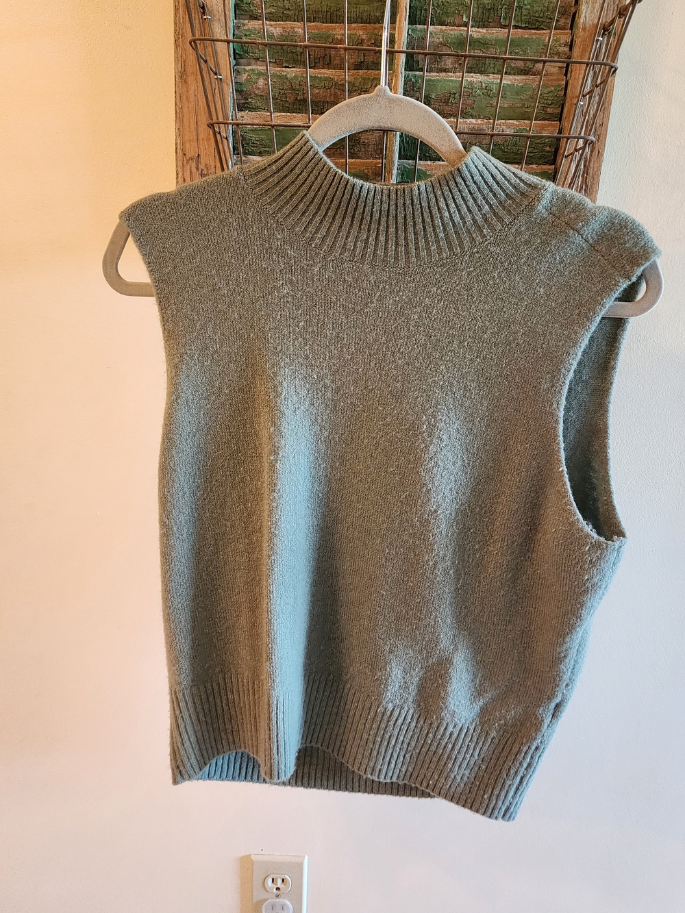 Abercrombie & Fitch Sleeveless Turtleneck Cashmere in Sage